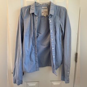 Hollister button down shirt small